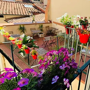 Emerald Palace Hostal Florencia